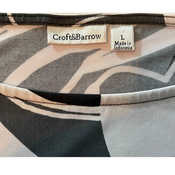 Croft and Barrow Size L Tunic. 3/4 Sleeve.  Grey w/design - Picture 13 of 16